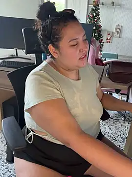 cutiepeach   online show from January 10, 2026, 1:24 pm