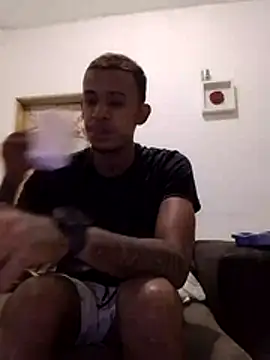 Snapshot of Magrinhodelicia011 chatting on June 9, 2026, 10:43 pm Magrinhodelicia011 online show from June 9, 2026, 10:43 pm