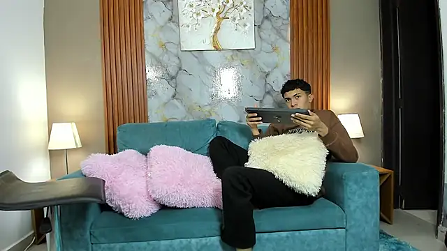 AVENGER BOYS2026 online show from February 15, 2026, 1:31 pm