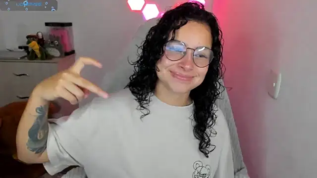 Snapshot of emillyaqua chatting on January 6, 2026, 9:07 pm emillyaqua online show from January 6, 2026, 9:07 pm