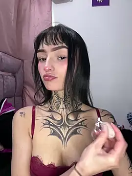 dulce-katt online show from April 8, 2026, 4:12 am