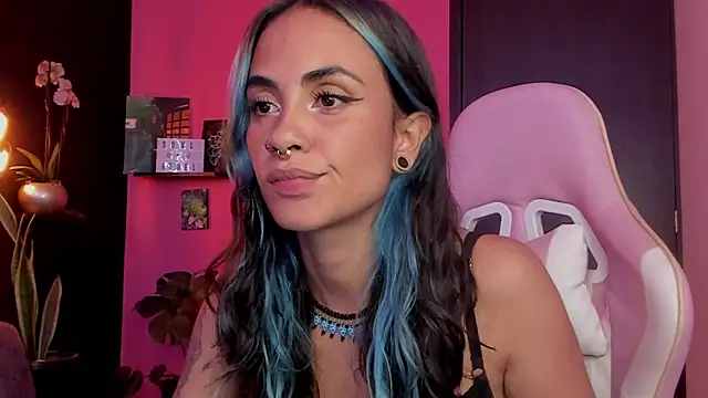 Snapshot of azula_lillet chatting on January 9, 2026, 8:32 pm azula lillet online show from January 9, 2026, 8:32 pm