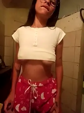 Chiquitoperopeligroso4 online show from March 15, 2026, 5:24 am