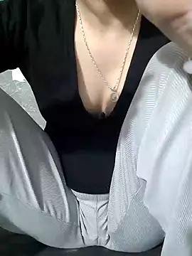 Snapshot of -LunaLust chatting on January 18, 2026, 2:10 pm -LunaLust online show from January 18, 2026, 2:10 pm