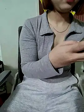 Snapshot of -LunaLust chatting on February 3, 2026, 4:43 am -LunaLust online show from February 3, 2026, 4:43 am