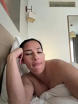 Snapshot of Maya-www chatting on February 28, 2026, 8:15 am Maya-www online show from February 28, 2026, 8:15 am