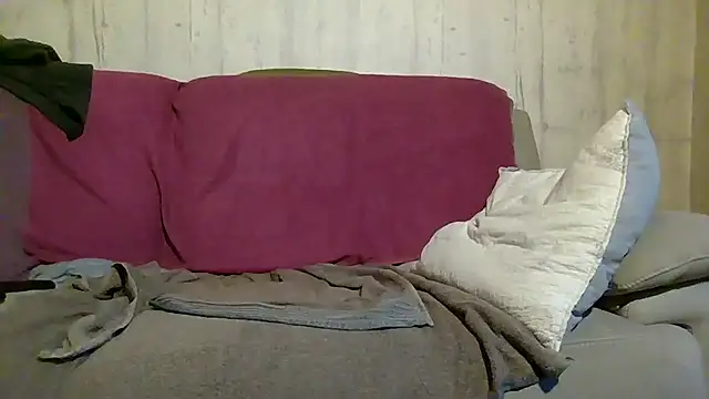 Snapshot of Helinetrav chatting on May 3, 2026, 6:47 pm Helinetrav online show from May 3, 2026, 6:47 pm