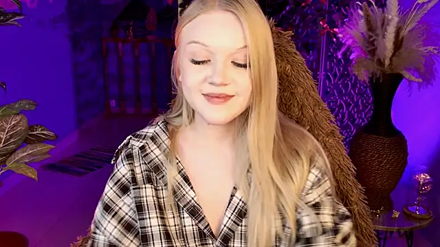 ChloeWhite online show from March 12, 2026, 11:38 am