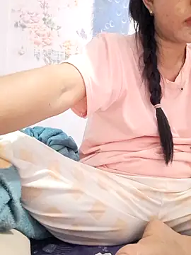 Snapshot of EmilyShow_96 chatting on February 8, 2026, 6:00 pm EmilyShow 96 online show from February 8, 2026, 6:00 pm