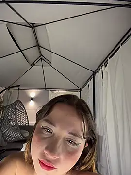 Snapshot of AliciaWhite_nt chatting on May 24, 2026, 1:43 am AliciaWhite nt online show from May 24, 2026, 1:43 am