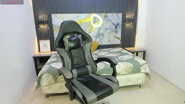 Snapshot of Dark_Desiree18 chatting on February 21, 2026, 1:45 pm Dark Desiree18 online show from February 21, 2026, 1:45 pm