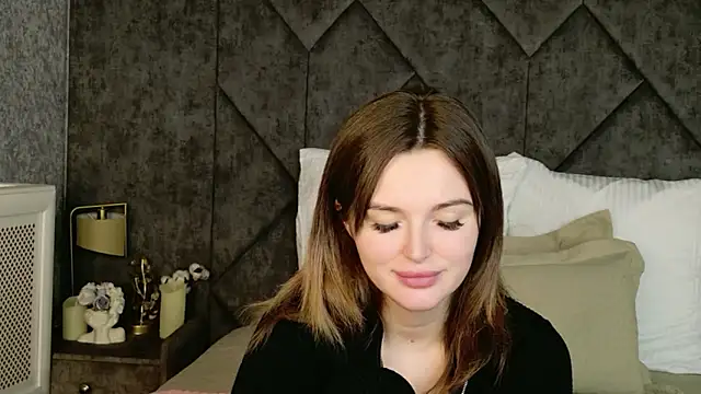 Karina Thorn online show from February 8, 2026, 10:02 pm