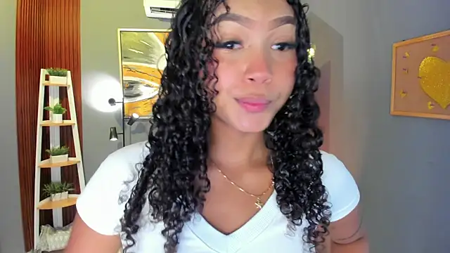 ailann  online show from April 8, 2026, 7:36 pm