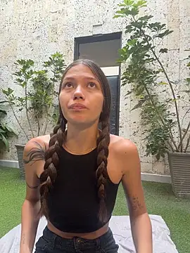 EmmaJhoons online show from February 6, 2026, 11:46 am