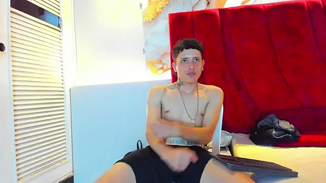 Snapshot of ESTEBAN_2102 chatting on January 15, 2026, 7:50 pm ESTEBAN 2102 online show from January 15, 2026, 7:50 pm