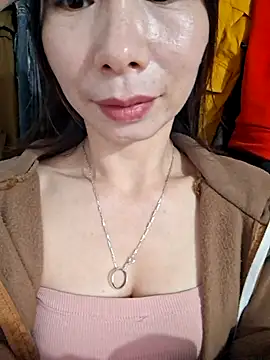 Snapshot of Adela-222 chatting on January 15, 2026, 4:06 am Adela-222 online show from January 15, 2026, 4:06 am