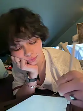 Snapshot of quwuinnie333 chatting on January 8, 2026, 5:43 am quwuinnie333 online show from January 8, 2026, 5:43 am