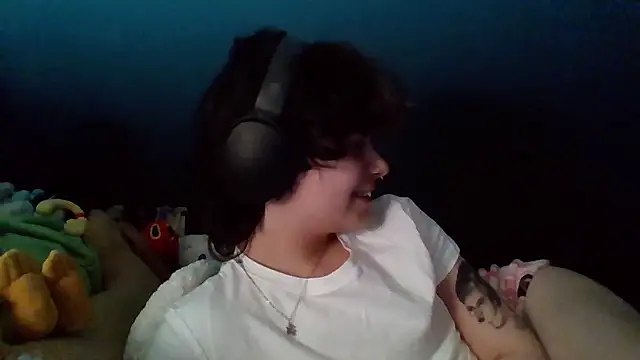 Snapshot of quwuinnie333 chatting on January 15, 2026, 3:11 am quwuinnie333 online show from January 15, 2026, 3:11 am