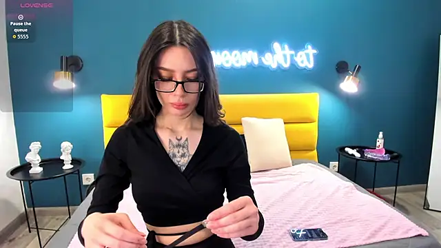 IvyDainty online show from April 2, 2026, 1:36 am