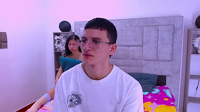 Snapshot of Sophi_and_Jack chatting on February 18, 2026, 3:57 am Sophi and Jack online show from February 18, 2026, 3:57 am