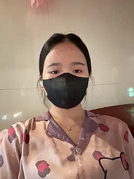 Gwen879 online show from April 6, 2026, 4:46 am