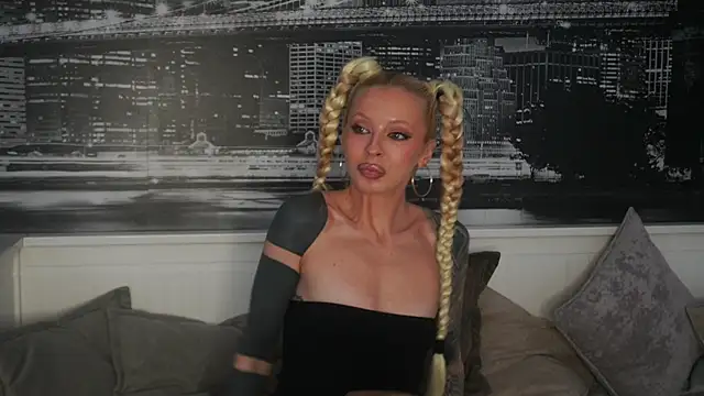 Snapshot of LanaReals chatting on February 15, 2026, 10:03 am LanaReals online show from February 15, 2026, 10:03 am