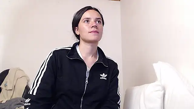 Shanel Lozano online show from April 5, 2026, 11:02 pm