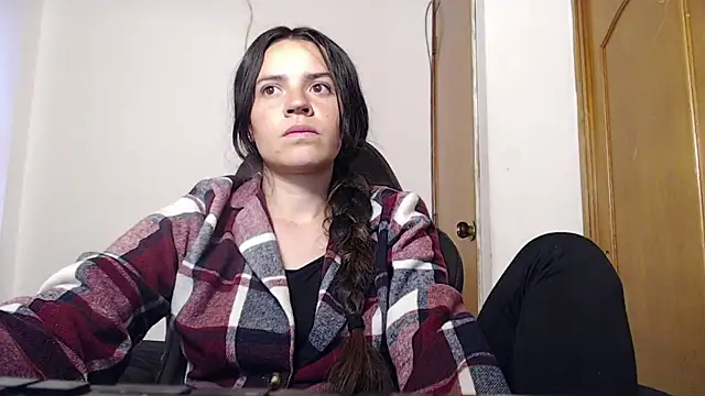 Shanel Lozano online show from April 14, 2026, 10:27 pm