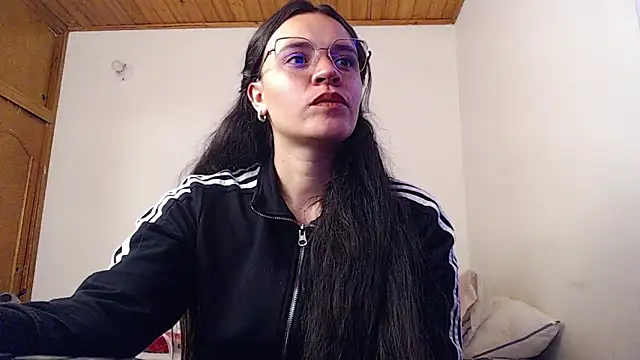 Snapshot of Shanel_Lozano chatting on June 4, 2026, 5:30 pm Shanel Lozano online show from June 4, 2026, 5:30 pm