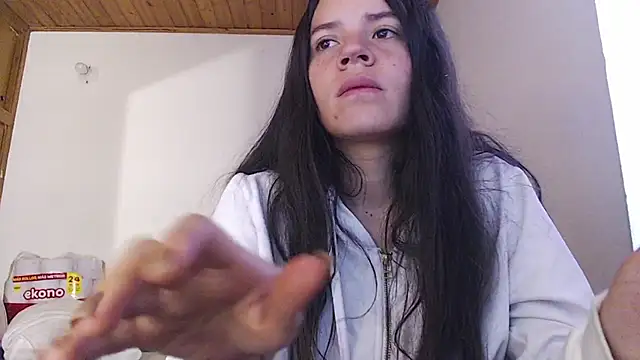 Snapshot of Shanel_Lozano chatting on June 12, 2026, 3:33 pm Shanel Lozano online show from June 12, 2026, 3:33 pm