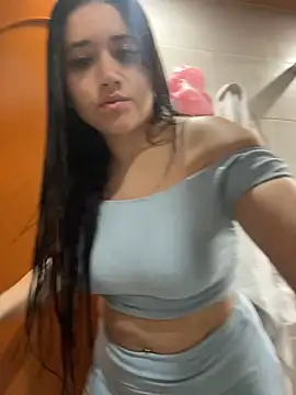 Veronica Wins  online show from April 2, 2026, 4:04 pm