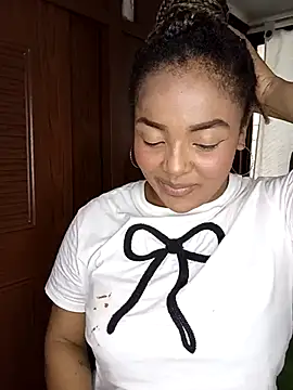 Snapshot of THALYANADEX chatting on February 12, 2026, 5:41 pm THALYANADEX online show from February 12, 2026, 5:41 pm