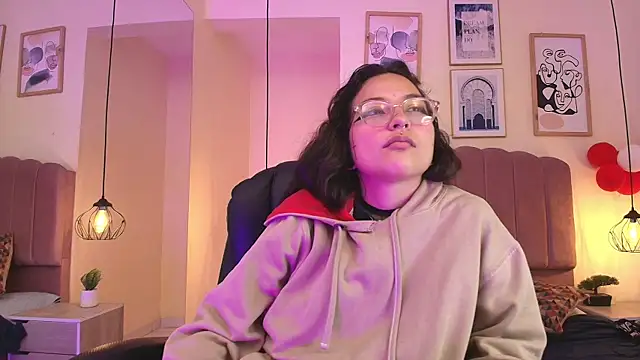 Hanabie  online show from April 18, 2026, 3:21 am