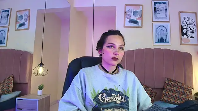 Hanabie  online show from April 21, 2026, 3:13 am