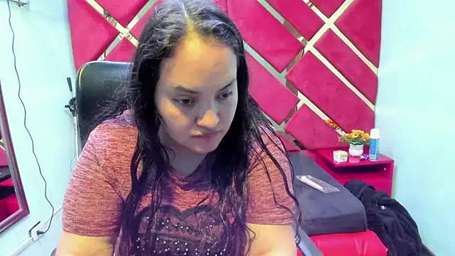 MiaRouss69 online show from February 11, 2026, 4:50 am