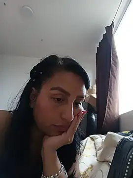 LunaRouuse  online show from May 15, 2026, 3:52 pm