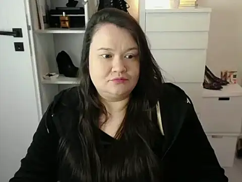 HollyDanceSoul online show from April 10, 2026, 4:28 am