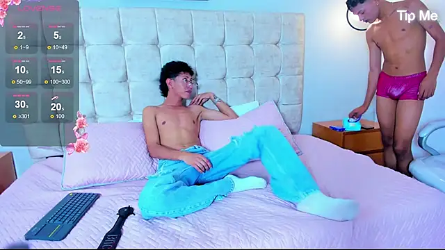 twink royale18 online show from January 13, 2026, 6:02 pm