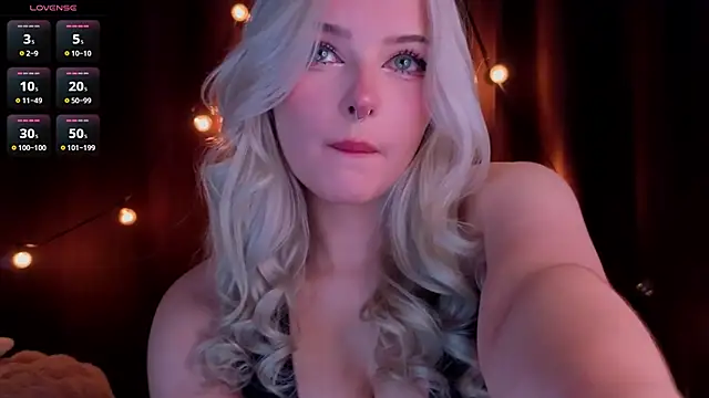 ShyniAlice online show from March 9, 2026, 4:38 am