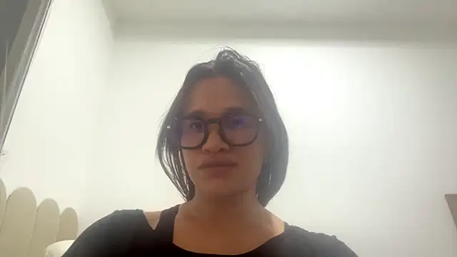 KarlySchnobrich online show from January 13, 2026, 8:25 pm