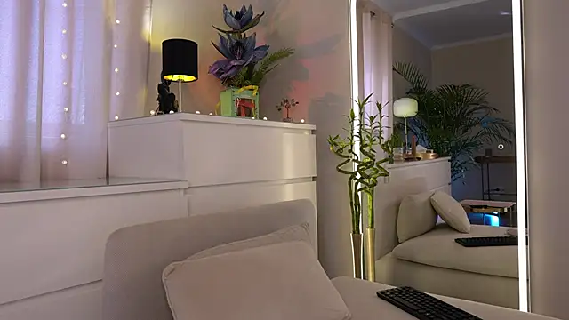 Tinydoll XO online show from April 16, 2026, 2:18 pm