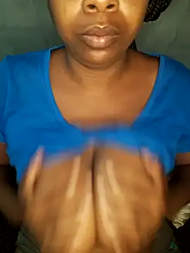 Snapshot of bigboobylicious chatting on February 7, 2026, 4:05 am bigboobylicious online show from February 7, 2026, 4:05 am