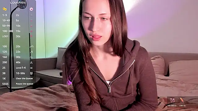 julie qwerty online show from March 16, 2026, 4:44 pm