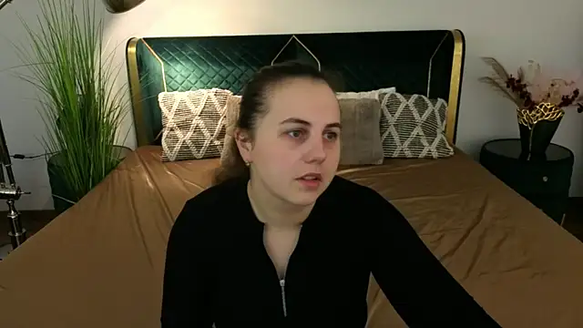 MikaFoxy online show from April 2, 2026, 5:05 am