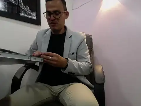 Snapshot of Oswalldo__ chatting on February 16, 2026, 11:39 am Oswalldo online show from February 16, 2026, 11:39 am