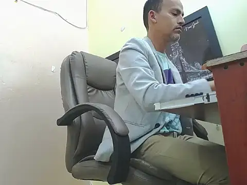 Snapshot of Oswalldo__ chatting on February 23, 2026, 11:29 am Oswalldo online show from February 23, 2026, 11:29 am