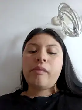 yessica gomez01 online show from February 13, 2026, 2:24 pm