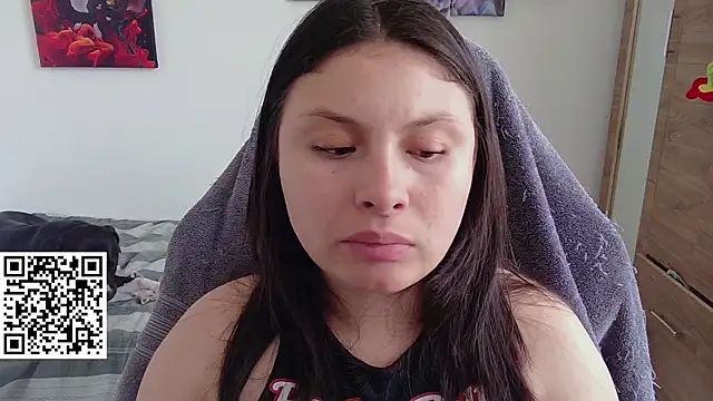 yessica gomez01 online show from April 16, 2026, 6:52 pm