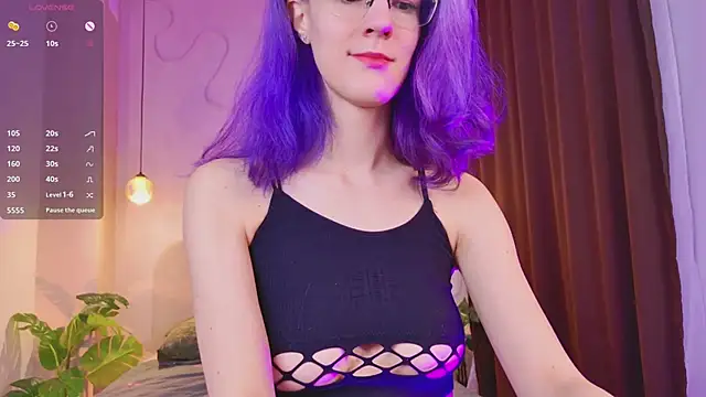 Snapshot of AuraLaunni chatting on January 11, 2026, 8:08 am AuraLaunni online show from January 11, 2026, 8:08 am