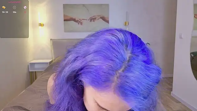 Snapshot of AuraLaunni chatting on March 1, 2026, 7:10 am AuraLaunni online show from March 1, 2026, 7:10 am